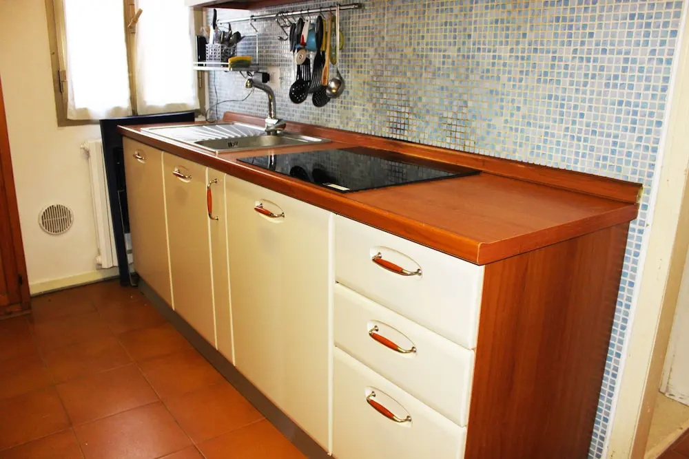 Nice Apartment in an English Style Building On the First Floor, With air Conditioning, Wifi and Sewing