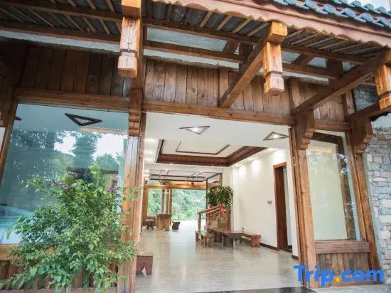 Yiyun Mountain Residence, Karst Mountain Scenery, Bouyei Style, Parent-Child Holiday Accommodation