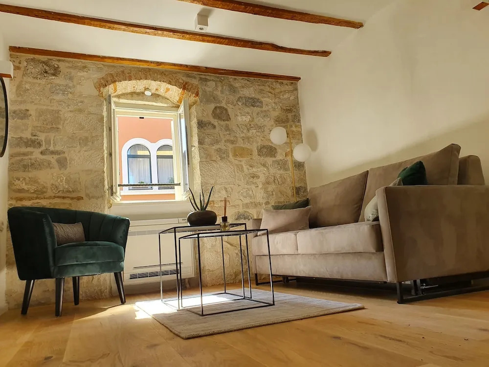 THE SUITES at central Split