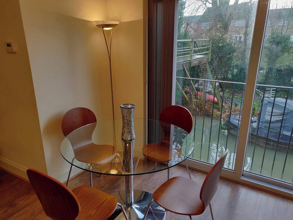 Waterfront House 3 BR Parking St Neots Town Centre