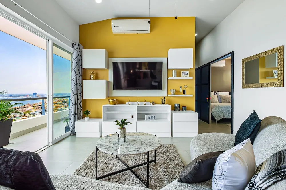 Dog-friendly Ocean View Penthouse & Studio With a Full Kitchen & Kitchenette