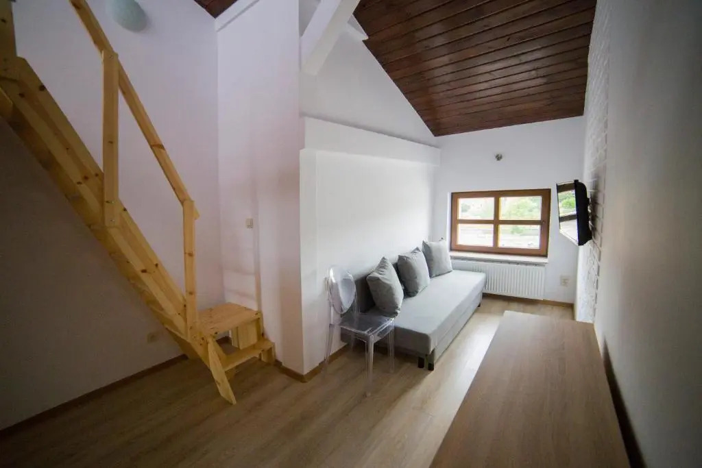 OperaHostel