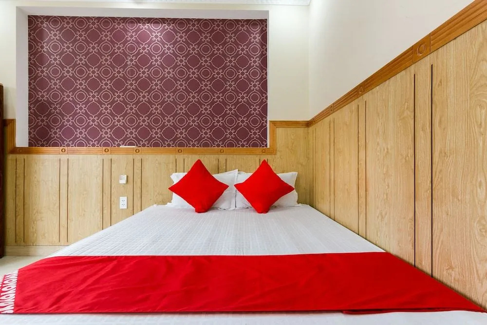 OYO 393 Xuan Thuy Hotel