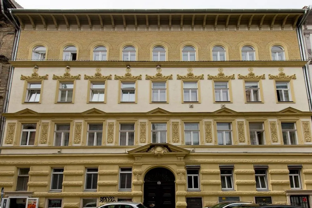 O 40 Apartment