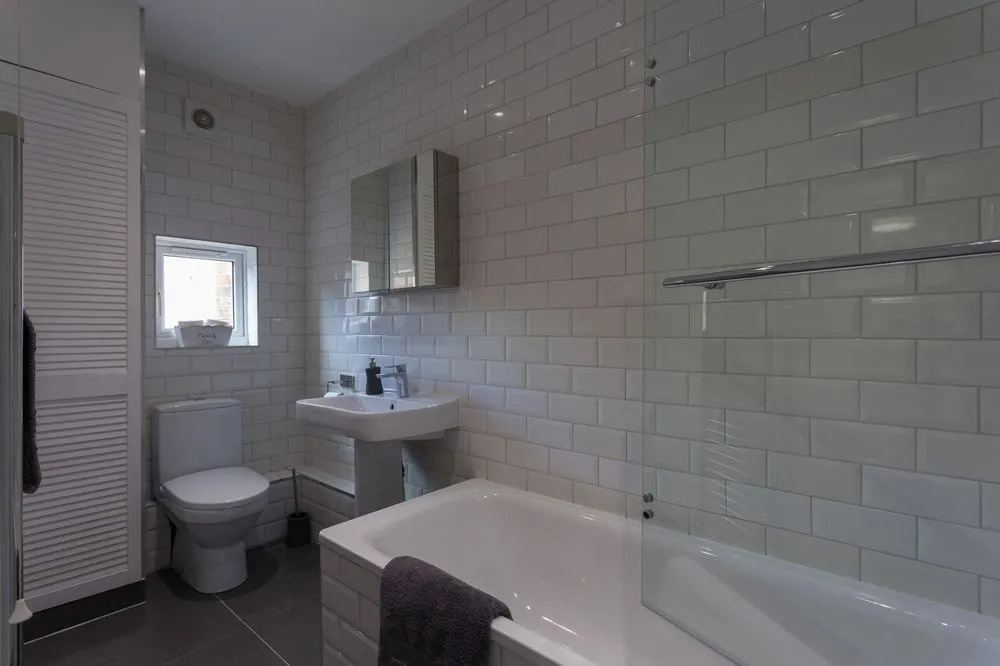 Hastings House - Modern 2 Bedroom House in Central Luton & Near Airport