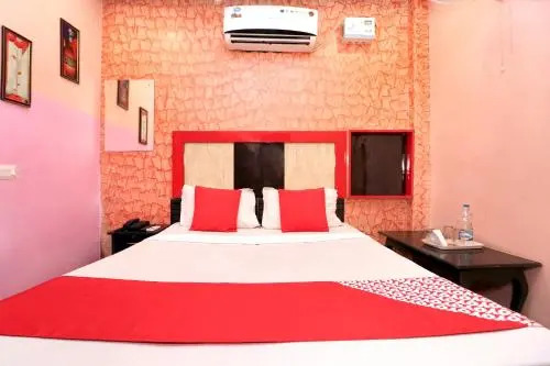 OYO 28225 Hotel Lions Den