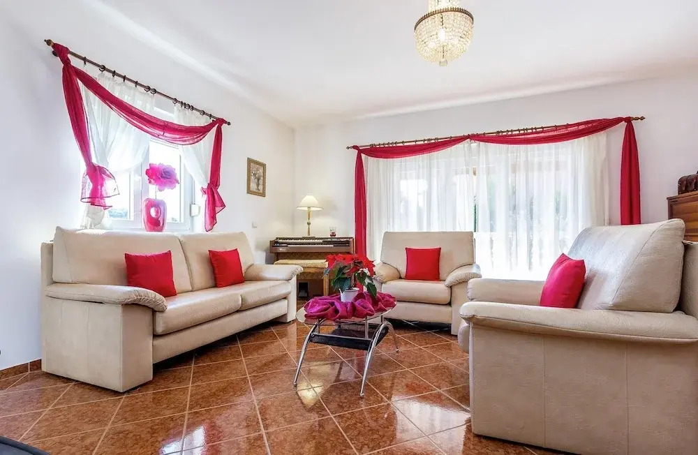 Holiday House in Liznjan With Garden & BBQ
