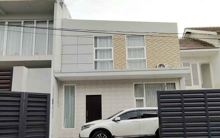 Villa kayu manis batu