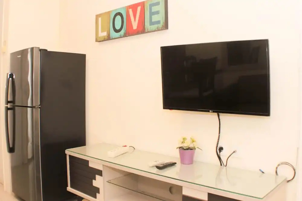 Nice And Comfy 2Br At Bassura City Apartment