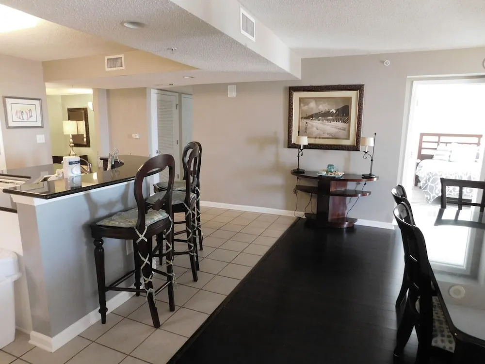 Yacht Club S #1-1104 4 Bedroom Condo by RedAwning
