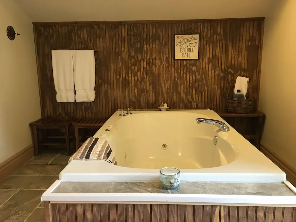 Oak Valley Inn and Suites