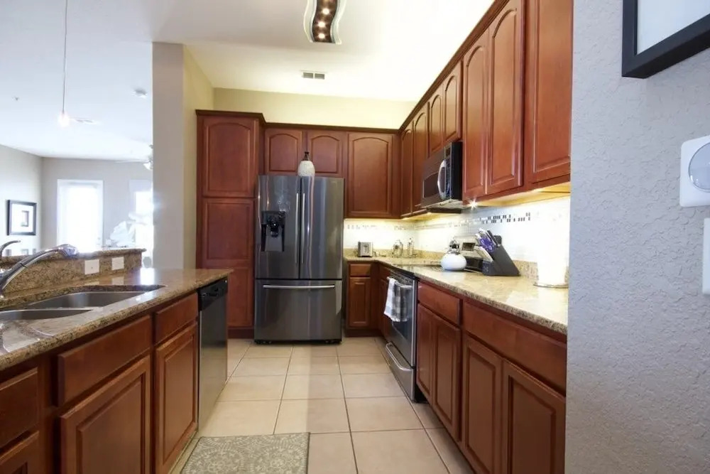 Lake View 3 Br Condo by RedAwning