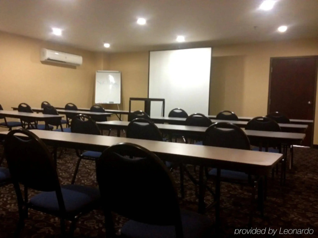 Holiday Inn Express & Suites Woodland Hills by IHG