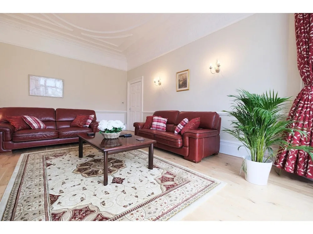 Amazing 3-bedroom Garden Flat for 6 in Ealing
