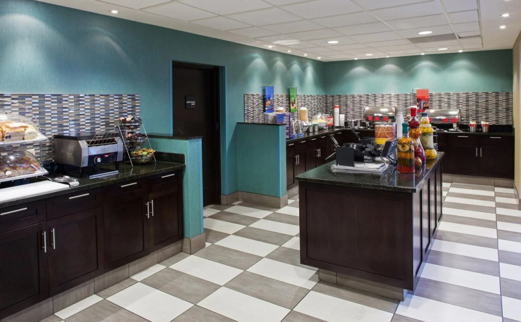 Hampton Inn & Suites by Hilton Toronto Airport