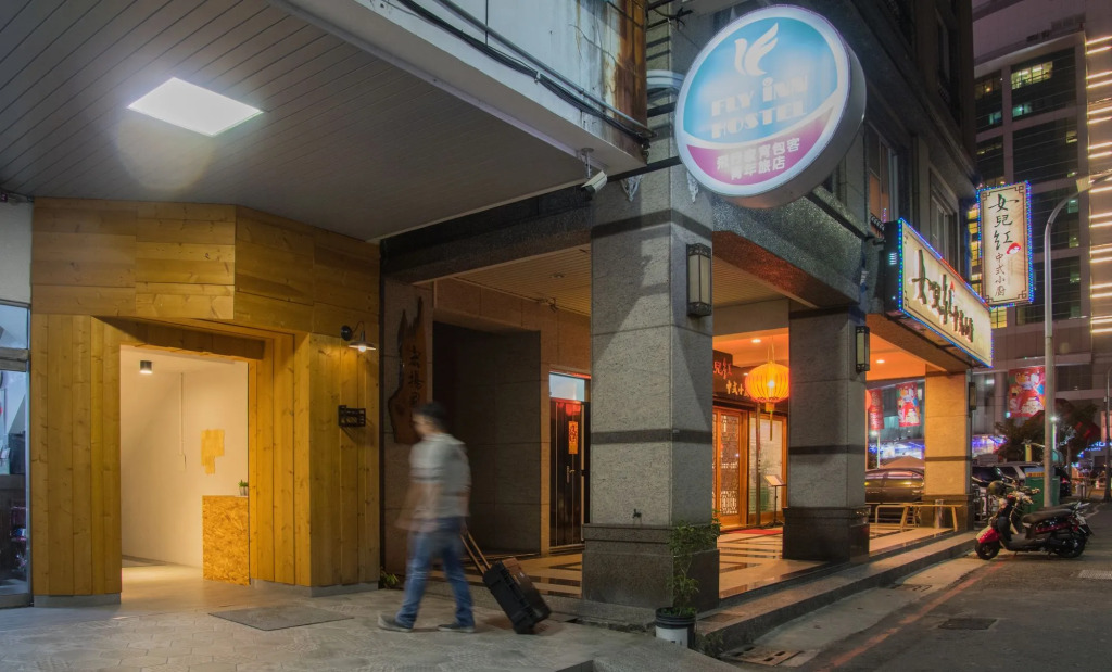 Flyinn Hostel