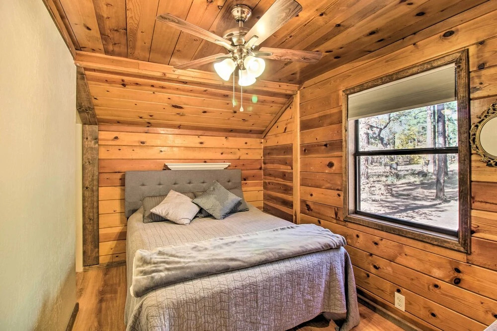 Deck & Grill: Pet-Friendly Lakeside Cabin