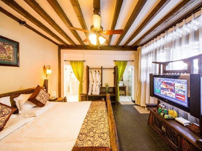 Lijiang Yunjin Yaju Courtyard Hotel