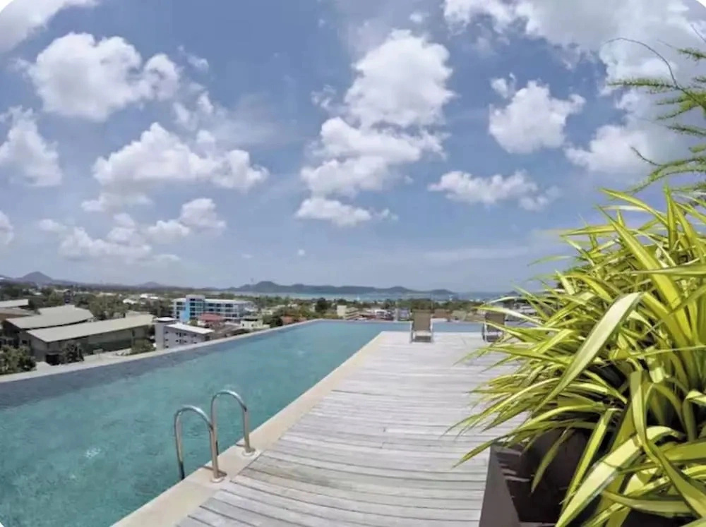Bright Corner Condo - Rooftop Pool With Sea Views