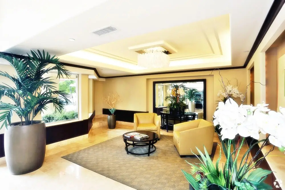 Luxury Suites - Heart of Beverly Hills