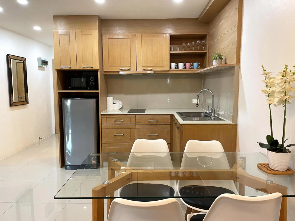 Patong Tower Condo- best location, 150m to the beach, shops, bars