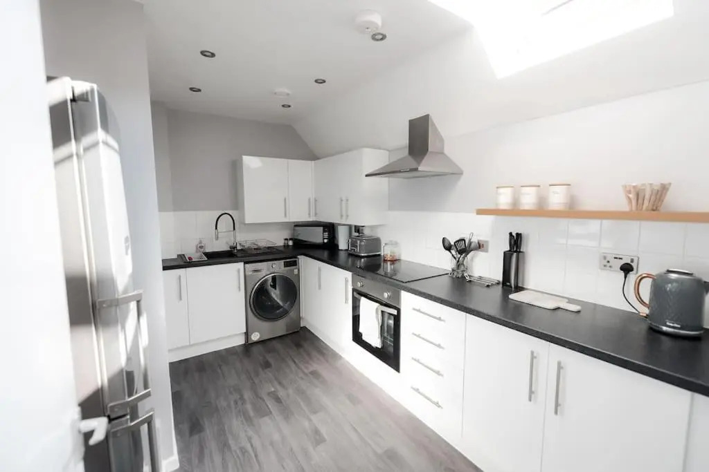 Spacious 2 bed apartment 800 metres from the beach