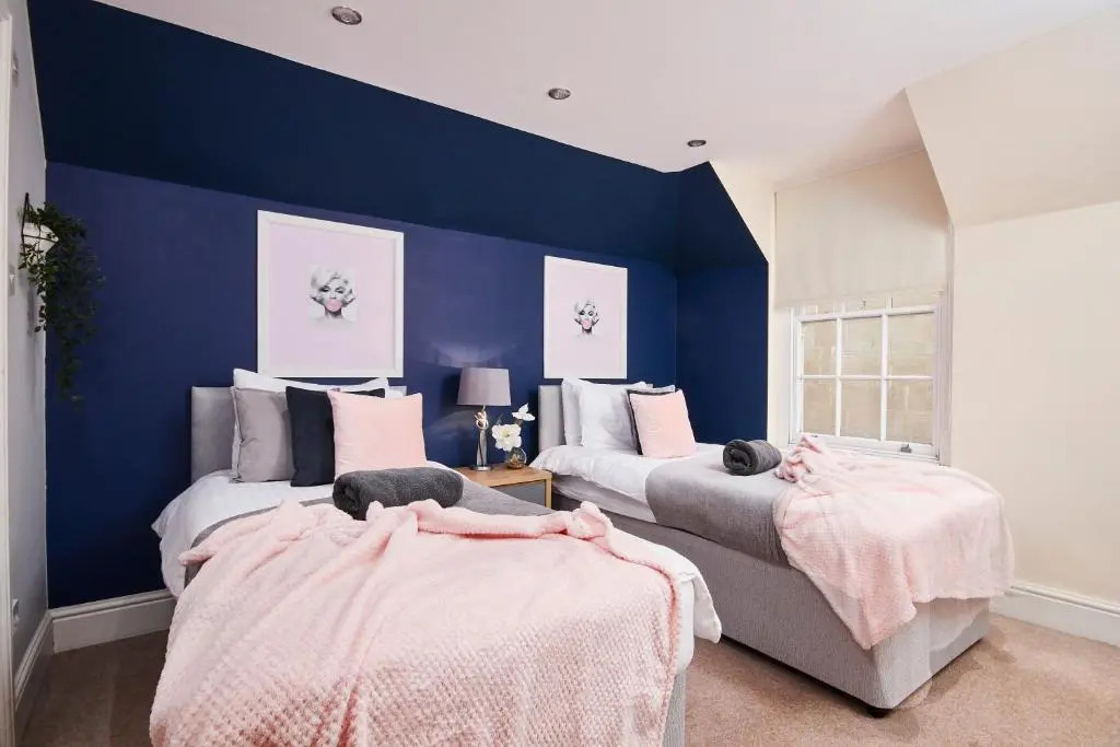 The Stunning Central Jewels Of Bath - Sleeps 24!