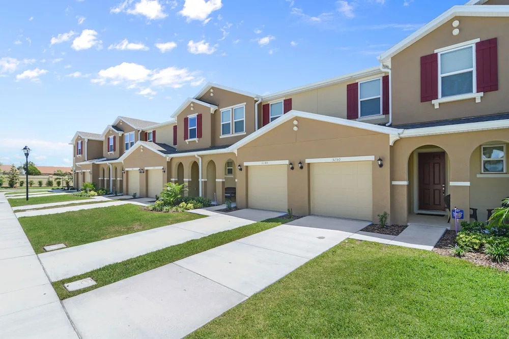 Wonderful 4 Bed Close to Disney w Gameroom 5150