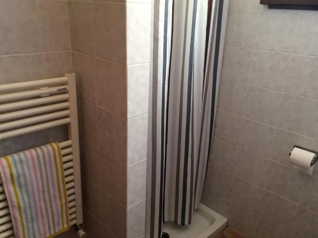 Casa "Ale" con piscina comune e bellissimo giardino a 5 minuti dal mare