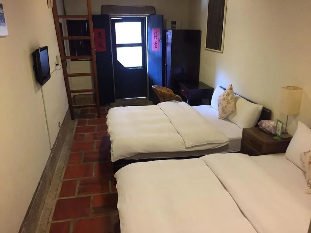 No. 85 Shuitou B&B
