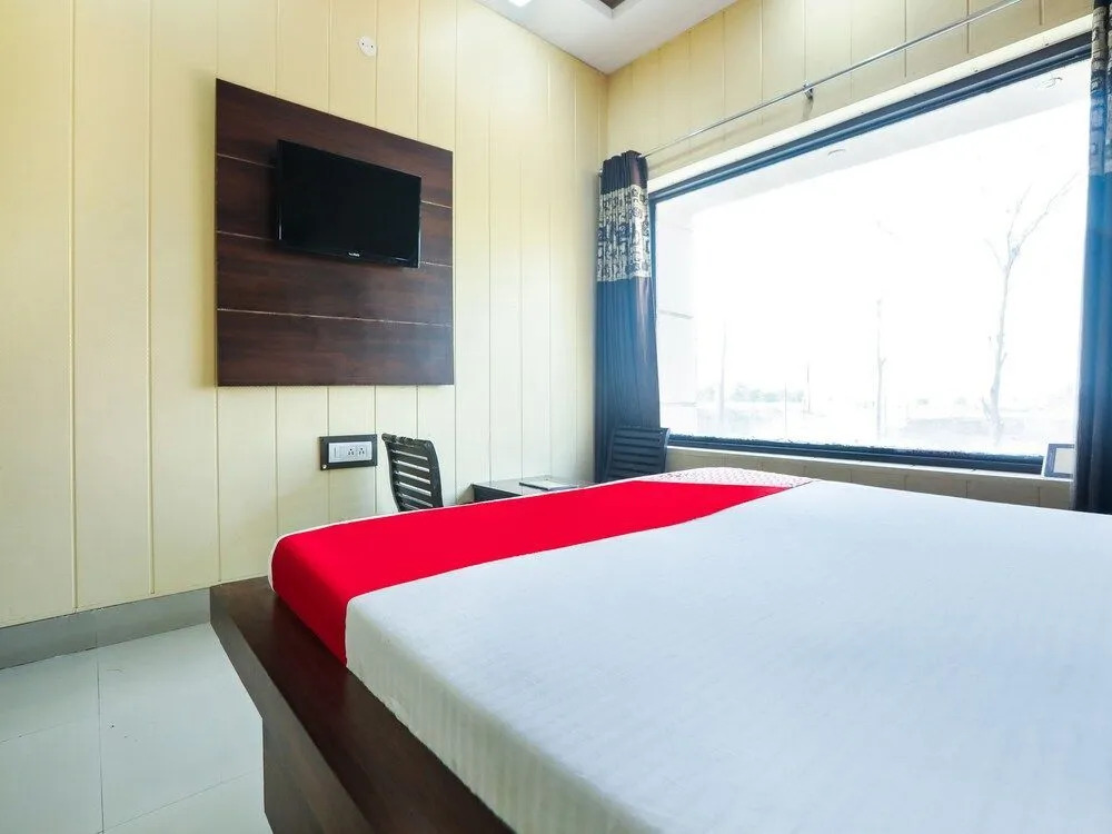 Hotel J7 International By OYO Rooms