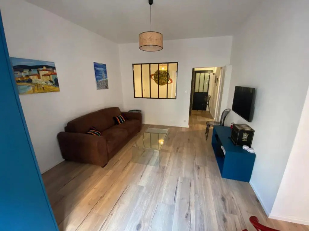 Grand studio rue piétonne Ajaccio