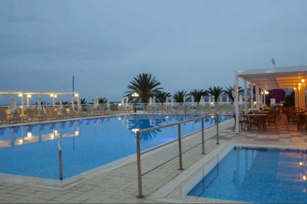 Queens Bay Hotel