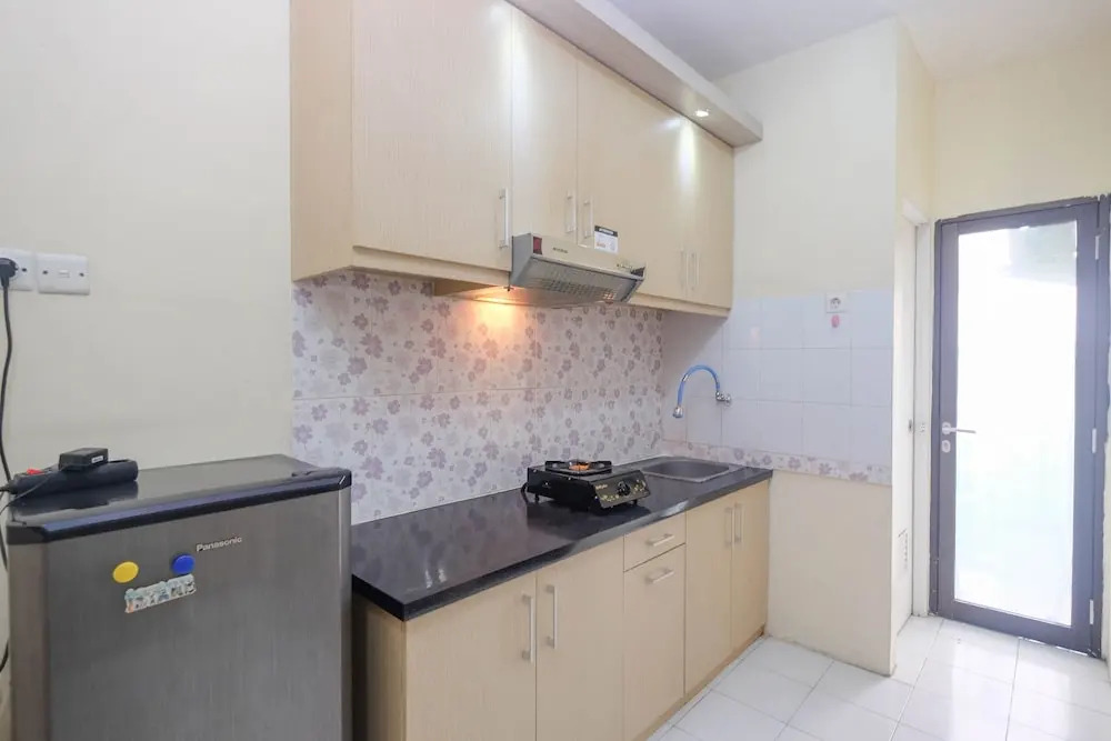 Nice and Comfy 1BR Apartment at MT Haryono Residence By Travelio