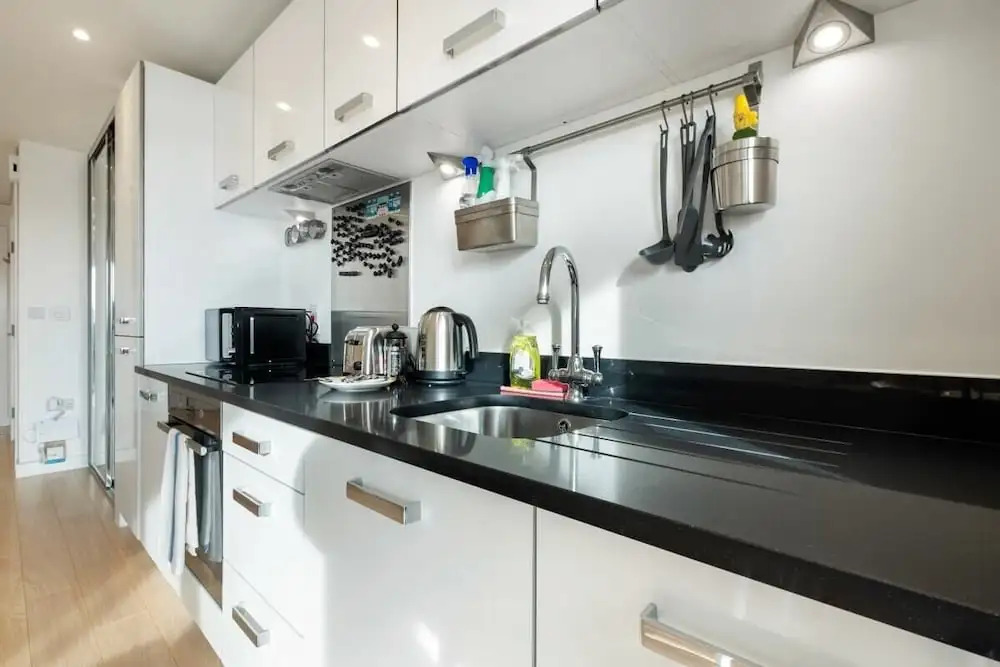 Chic & Contemporary Studio Apartment With Balcony in East London