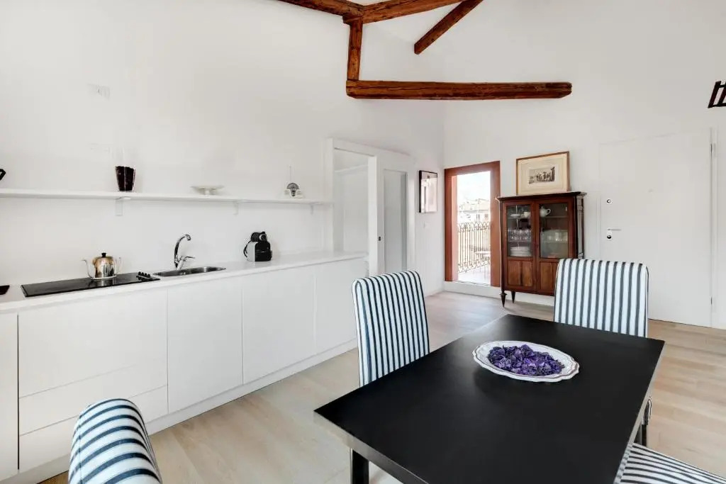 S. Marcuola Apartment