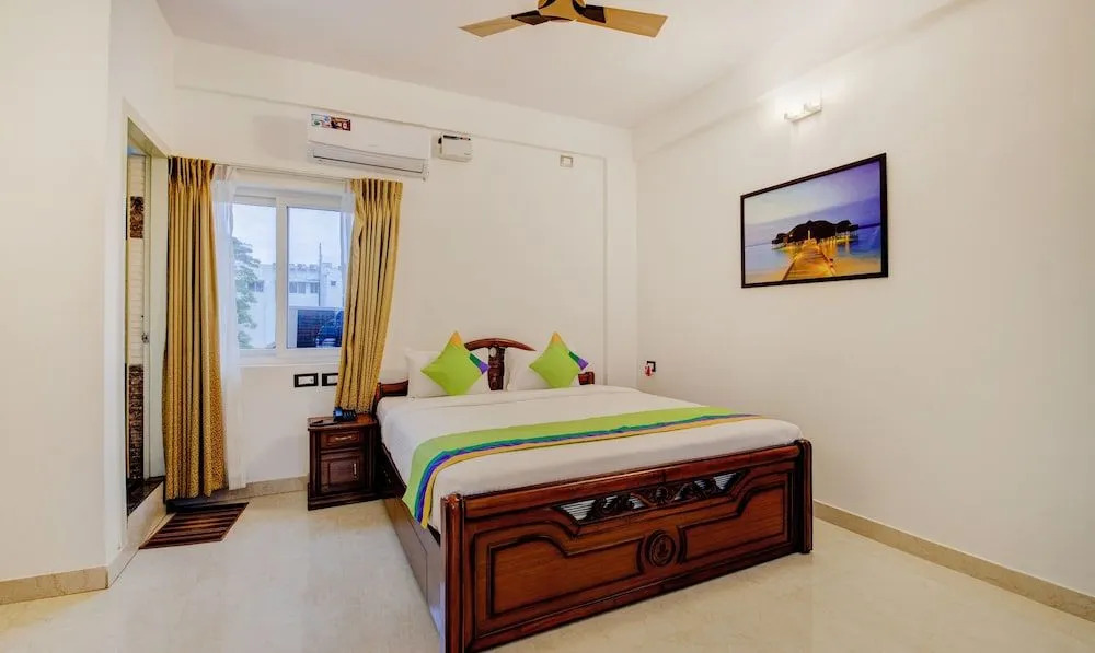 Treebo Trend Saffron Suites