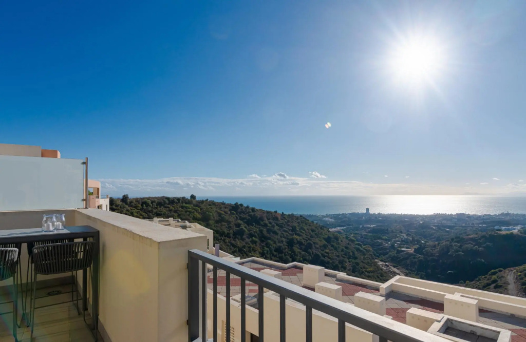 Luxurius Penthouse with Large Terrace and Spa