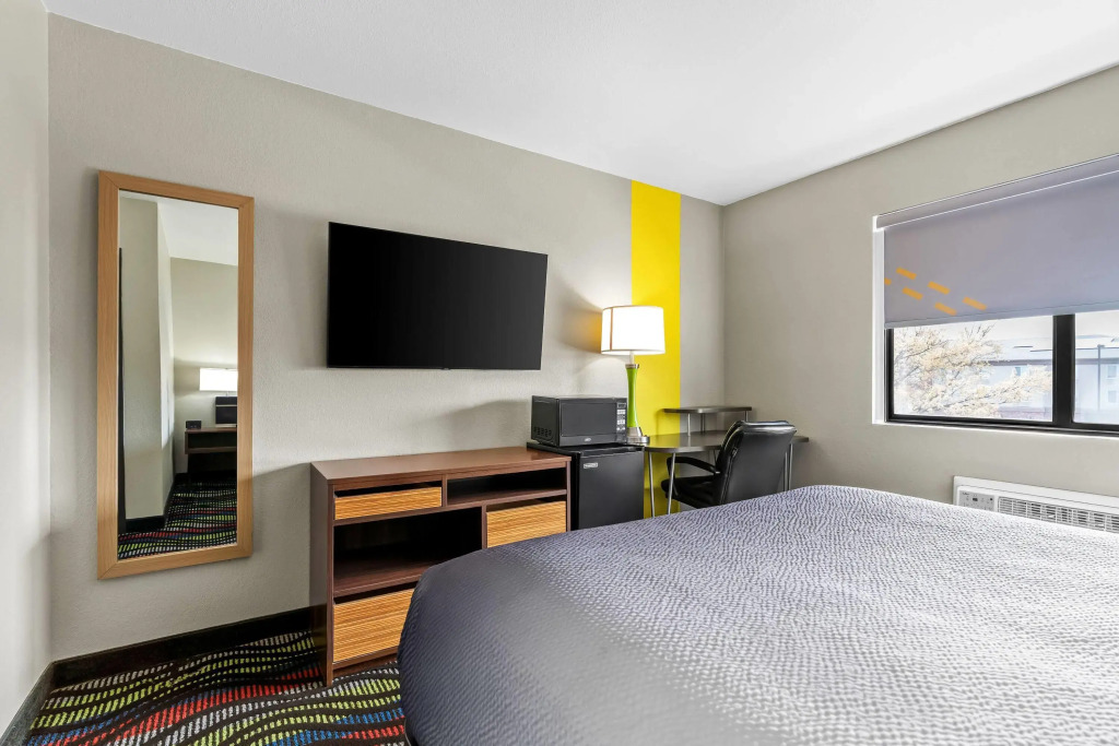 Super 8 by Wyndham Farmington
