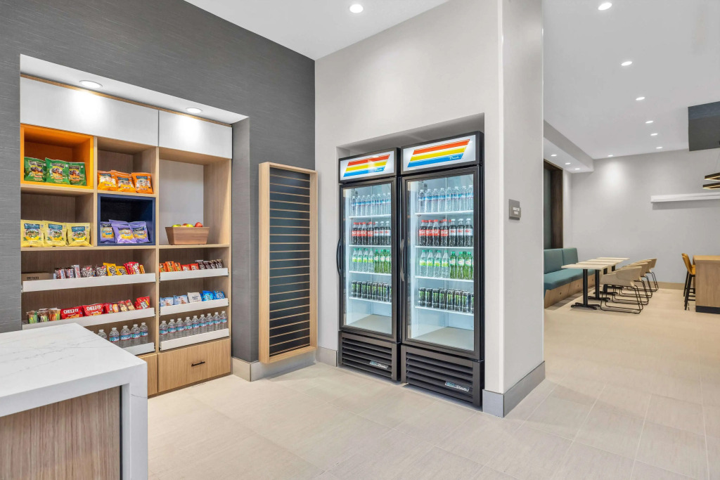 La Quinta Inn & Suites by Wyndham San Jose Airport-Downtown