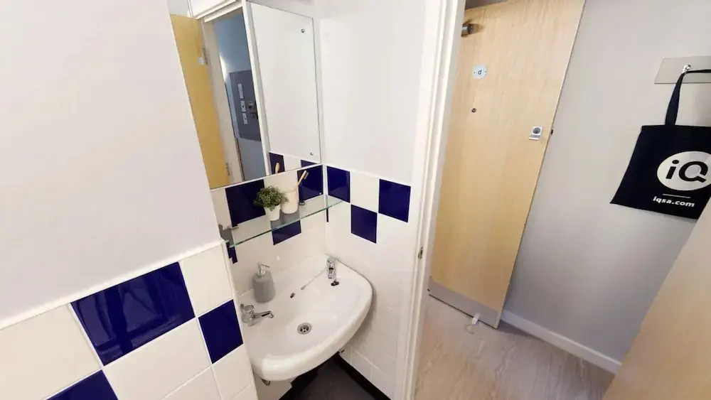 iQ Great Newton House in Liverpool 7 min walk to Lime Street Station