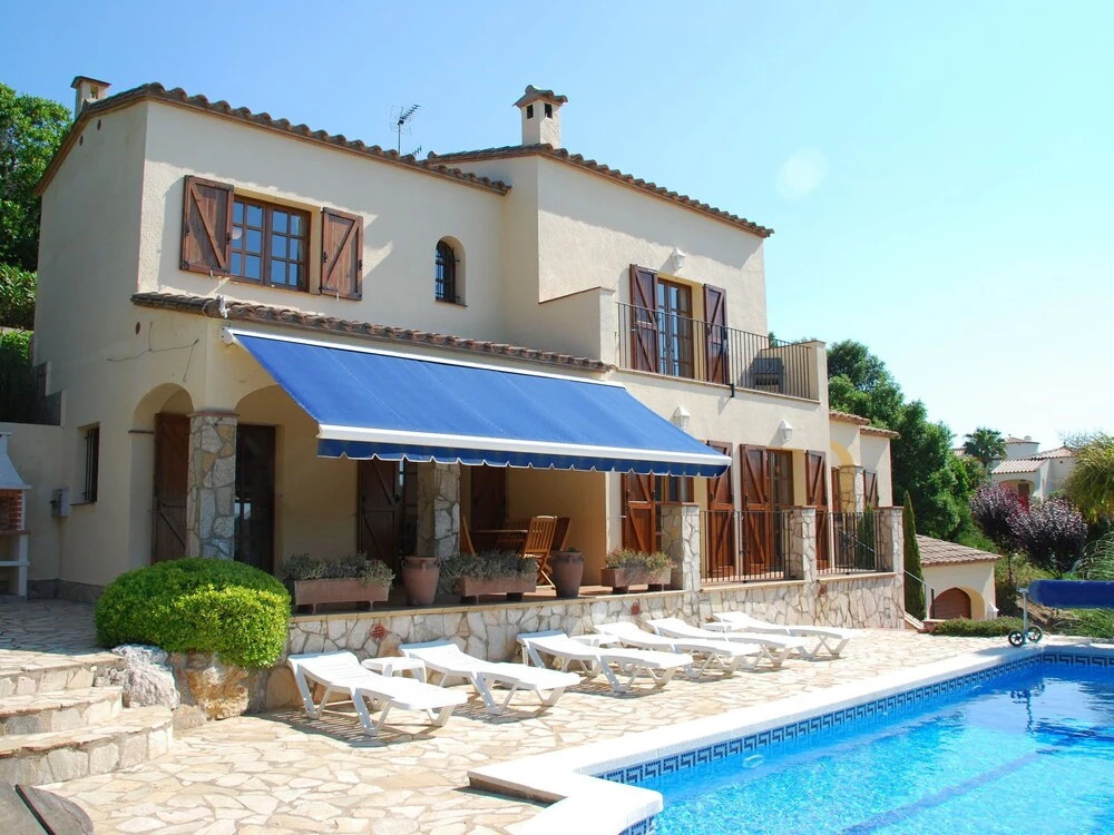 Deluxe Villa in Calonge With Private Pool