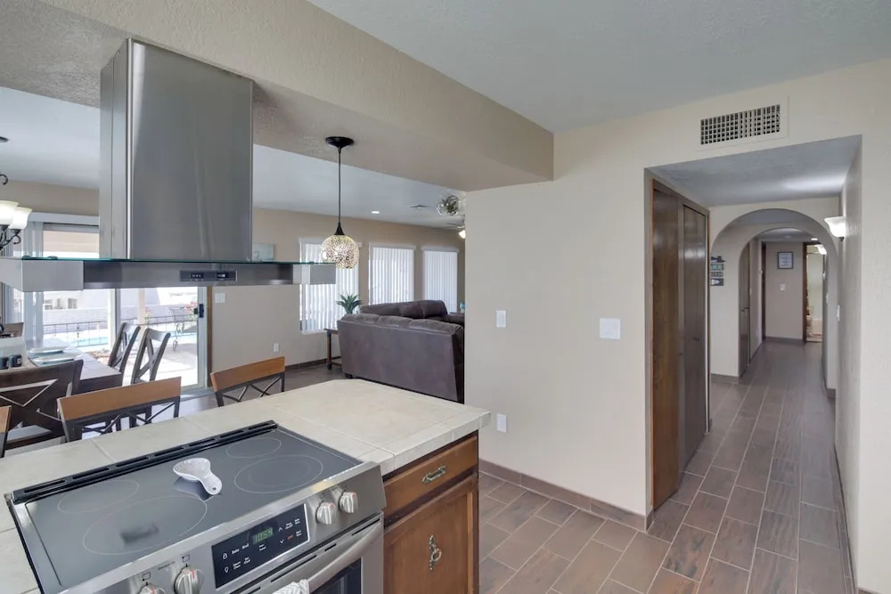 2 Mi to Lake Havasu: Private Oasis w/ Pool & Views