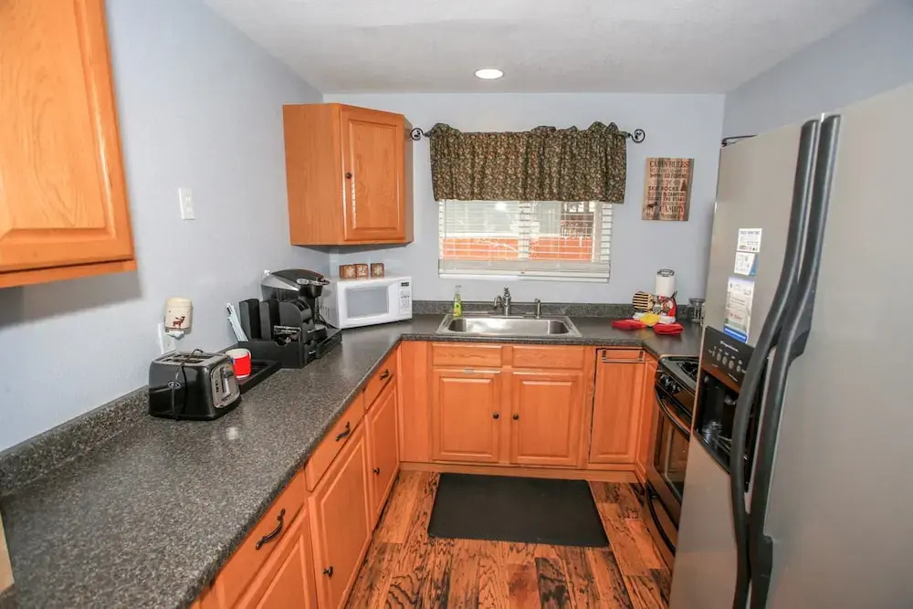 All Decked Out - 2BR 2BA, Netflix, WiFi
