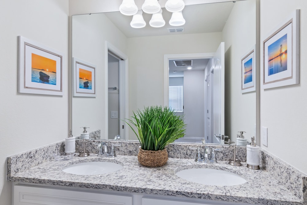 Special Deal 5BR Townhome w Pool Near Disney