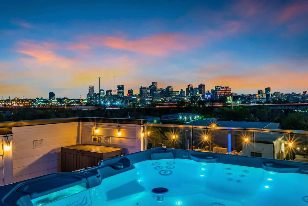 2 Hot Tubs Karaoke Game Room Downtown Nashville