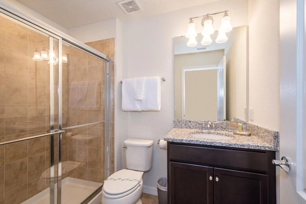 Luxurious 5 Bed Home with Private Pool in Solterra Townhouse