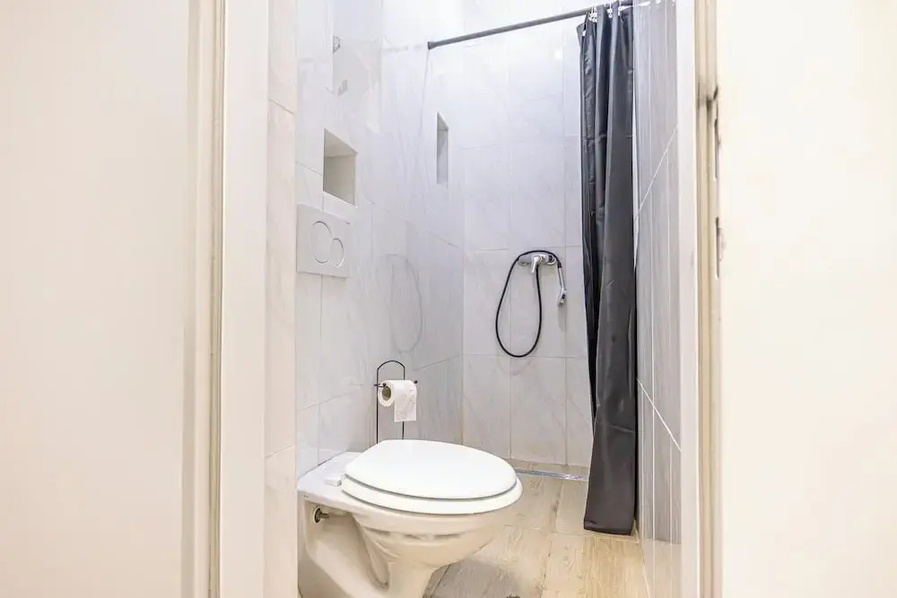 Spacious 5BR Apt Close to Augarten