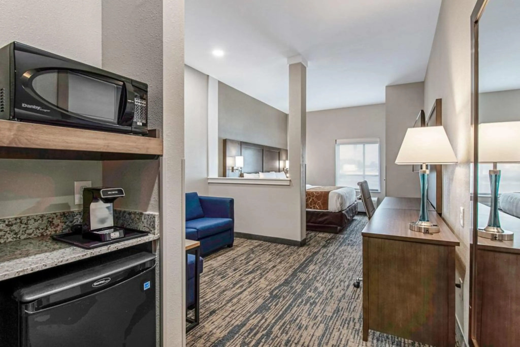 Comfort Suites Grove City - Columbus South
