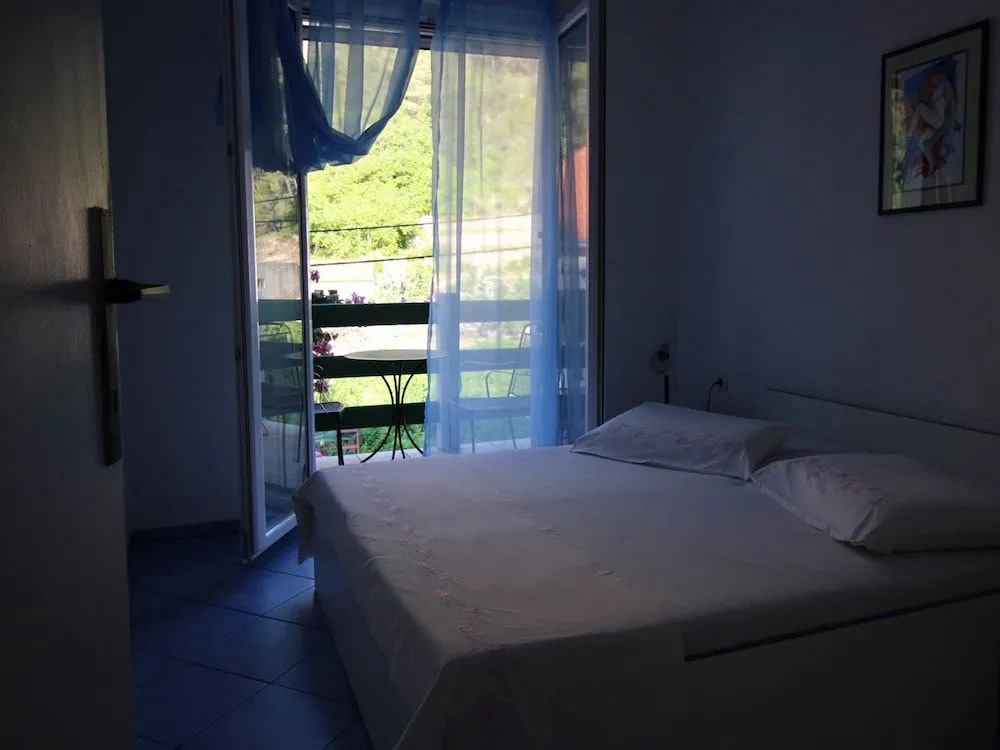 Apartments Roza 1-2